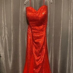 Jessica Rabbit eat your heart out.